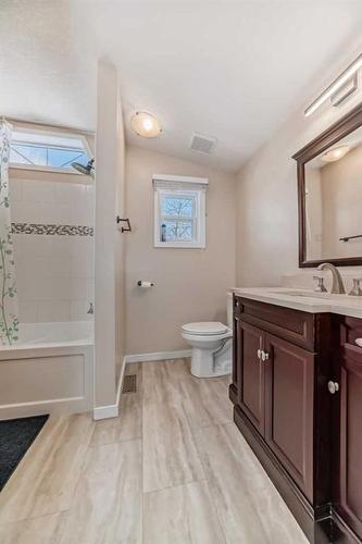 347 Erin Woods Green Se, Calgary, AB - Indoor Photo Showing Bathroom