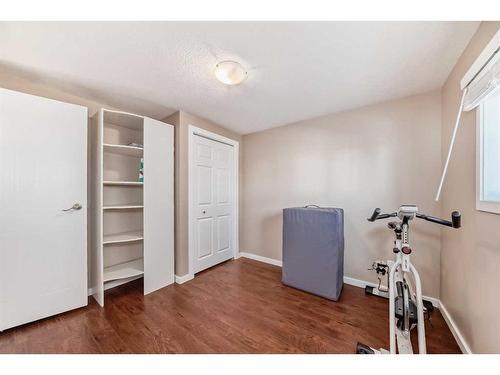 347 Erin Woods Green Se, Calgary, AB - Indoor Photo Showing Other Room