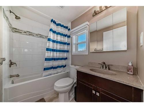 347 Erin Woods Green Se, Calgary, AB - Indoor Photo Showing Bathroom