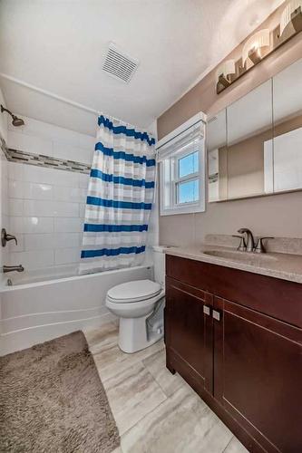 347 Erin Woods Green Se, Calgary, AB - Indoor Photo Showing Bathroom