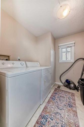 347 Erin Woods Green Se, Calgary, AB - Indoor Photo Showing Laundry Room