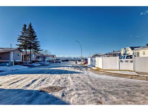 347 Erin Woods Green Se, Calgary, AB - Outdoor