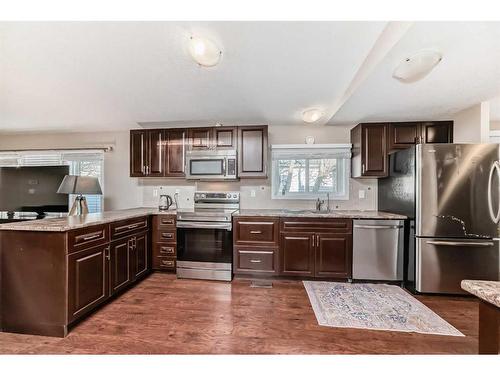 347 Erin Woods Green Se, Calgary, AB - Indoor Photo Showing Kitchen