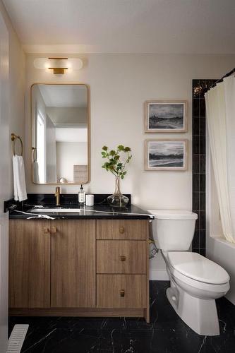 354 Belvedere Boulevard, Calgary, AB - Indoor Photo Showing Bathroom