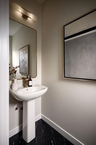 354 Belvedere Boulevard, Calgary, AB - Indoor Photo Showing Bathroom