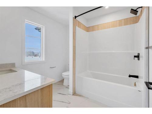 280 Sora Terrace, Calgary, AB - Indoor Photo Showing Bathroom