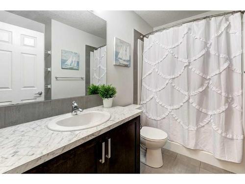 124 Walden Parade Se, Calgary, AB - Indoor Photo Showing Bathroom