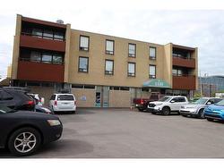 2-1133 17 Avenue NW Calgary, AB T2M 0P6