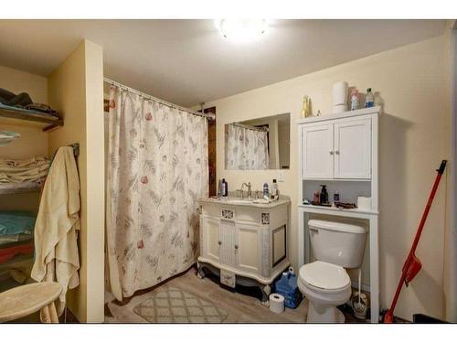 162016 290 Range Road, Rural Willow Creek No. 26, M.D. Of, AB - Indoor Photo Showing Bathroom