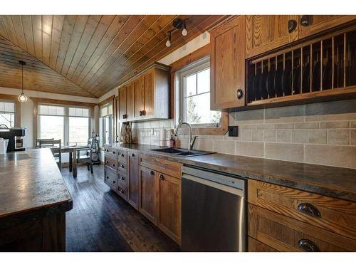 162016 290 Range Road, Rural Willow Creek No. 26, M.D. Of, AB - Indoor Photo Showing Kitchen With Double Sink