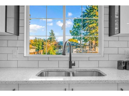 755 Penbrooke Road Se, Calgary, AB - Indoor Photo Showing Kitchen With Double Sink