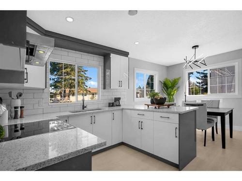 755 Penbrooke Road Se, Calgary, AB - Indoor Photo Showing Kitchen