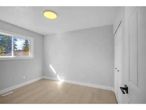 755 Penbrooke Road Se, Calgary, AB - Indoor Photo Showing Other Room