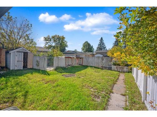 755 Penbrooke Road Se, Calgary, AB - Outdoor With Backyard