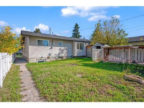 755 Penbrooke Road Se, Calgary, AB - Outdoor