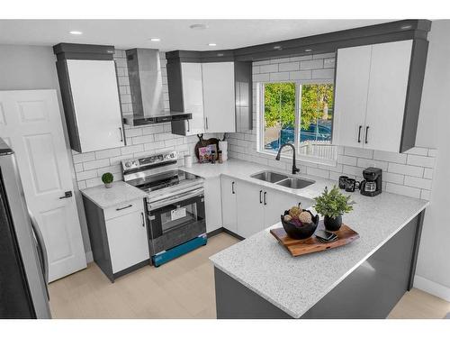 755 Penbrooke Road Se, Calgary, AB - Indoor Photo Showing Kitchen With Double Sink