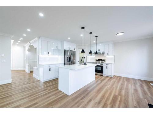 41 Valley Crest Close Nw, Calgary, AB - Indoor Photo Showing Kitchen With Upgraded Kitchen