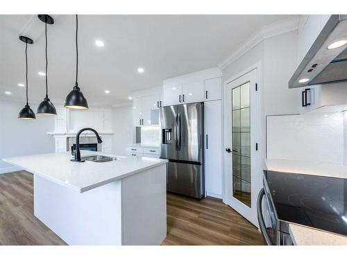 41 Valley Crest Close Nw, Calgary, AB - Indoor Photo Showing Kitchen With Double Sink With Upgraded Kitchen