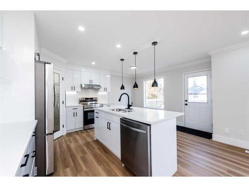 41 Valley Crest Close Nw, Calgary, AB - Indoor Photo Showing Kitchen With Double Sink With Upgraded Kitchen