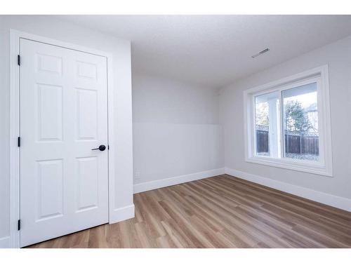 41 Valley Crest Close Nw, Calgary, AB - Indoor Photo Showing Bathroom