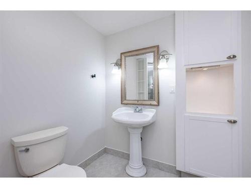 41 Valley Crest Close Nw, Calgary, AB - Indoor Photo Showing Bathroom