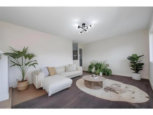 41 Valley Crest Close Nw, Calgary, AB - Indoor Photo Showing Living Room