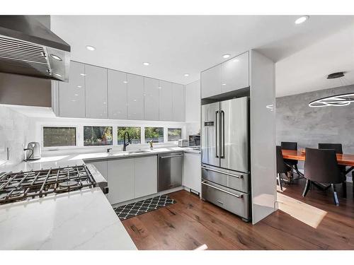 210 Canterbury Place Sw, Calgary, AB - Indoor Photo Showing Kitchen With Stainless Steel Kitchen With Upgraded Kitchen