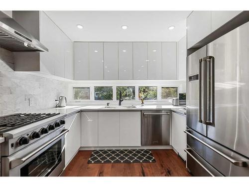 210 Canterbury Place Sw, Calgary, AB - Indoor Photo Showing Kitchen With Stainless Steel Kitchen With Upgraded Kitchen