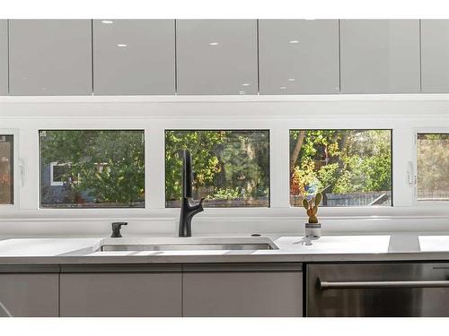 210 Canterbury Place Sw, Calgary, AB - Indoor Photo Showing Kitchen With Double Sink