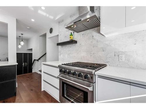 210 Canterbury Place Sw, Calgary, AB - Indoor Photo Showing Kitchen With Upgraded Kitchen