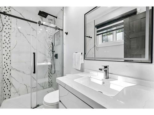 210 Canterbury Place Sw, Calgary, AB - Indoor Photo Showing Bathroom