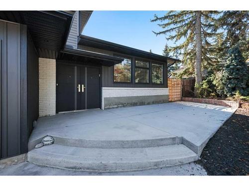 210 Canterbury Place Sw, Calgary, AB - Outdoor