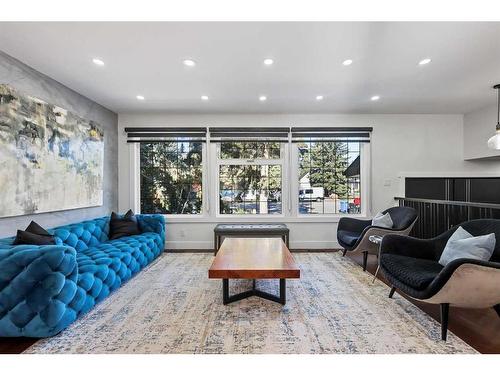 210 Canterbury Place Sw, Calgary, AB - Indoor Photo Showing Living Room