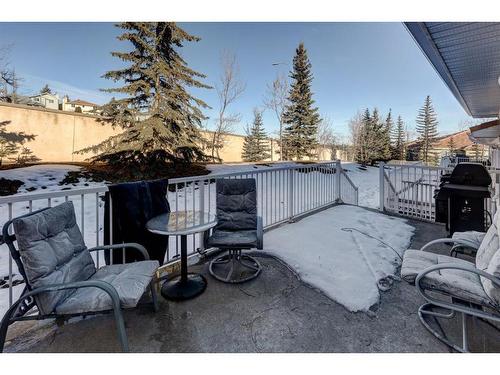 24 Signature Villas Sw, Calgary, AB - Outdoor