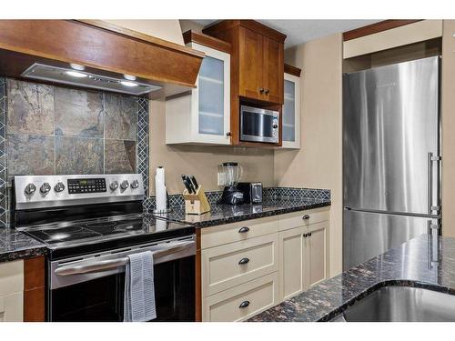 301-173 Kananaskis Way, Canmore, AB - Indoor Photo Showing Kitchen With Stainless Steel Kitchen