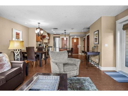 301-173 Kananaskis Way, Canmore, AB - Indoor Photo Showing Living Room