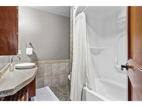 301-173 Kananaskis Way, Canmore, AB - Indoor Photo Showing Bathroom