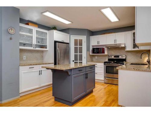 179 Mountain Park Drive Se, Calgary, AB - Indoor Photo Showing Kitchen