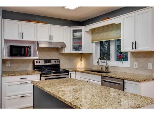 179 Mountain Park Drive Se, Calgary, AB - Indoor Photo Showing Kitchen