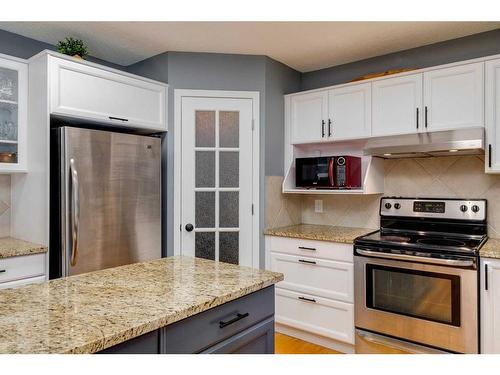 179 Mountain Park Drive Se, Calgary, AB - Indoor Photo Showing Kitchen