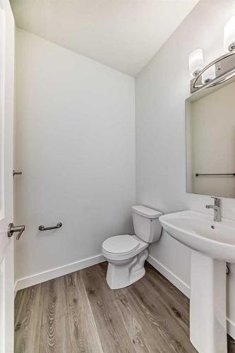 63 Belgian Crescent, Cochrane, AB - Indoor Photo Showing Bathroom