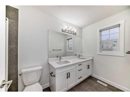 63 Belgian Crescent, Cochrane, AB - Indoor Photo Showing Bathroom