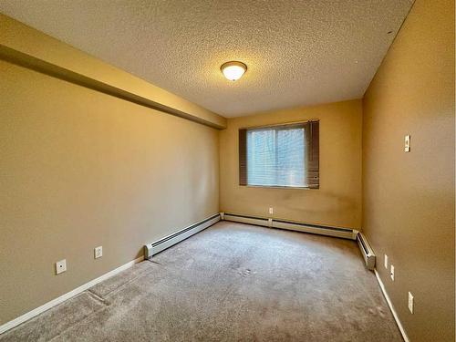 1224-8 Bridlecrest Drive Sw, Calgary, AB - Indoor Photo Showing Other Room