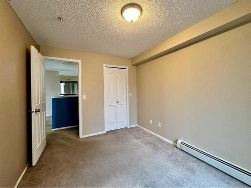 1224-8 Bridlecrest Drive Sw, Calgary, AB - Indoor Photo Showing Other Room