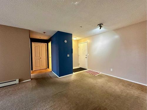 1224-8 Bridlecrest Drive Sw, Calgary, AB - Indoor Photo Showing Other Room