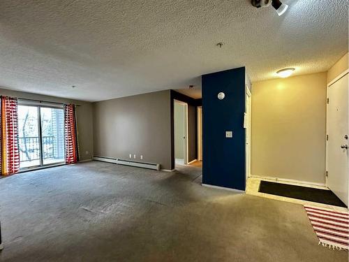 1224-8 Bridlecrest Drive Sw, Calgary, AB - Indoor Photo Showing Other Room