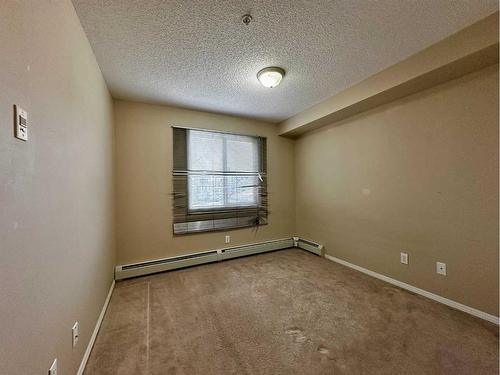 1224-8 Bridlecrest Drive Sw, Calgary, AB - Indoor Photo Showing Other Room