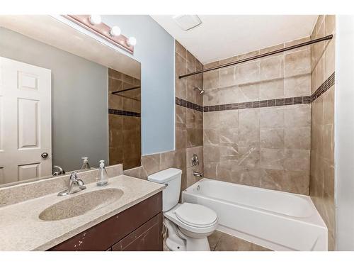 6731 Malvern Road Ne, Calgary, AB - Indoor Photo Showing Bathroom