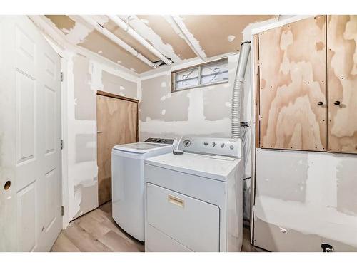 6731 Malvern Road Ne, Calgary, AB - Indoor Photo Showing Laundry Room