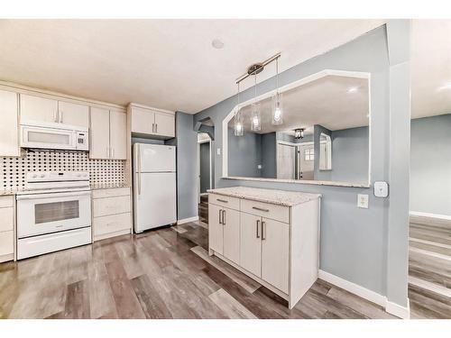 6731 Malvern Road Ne, Calgary, AB - Indoor Photo Showing Kitchen